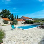 Dalmatian Irena Tatil Evi Bruska